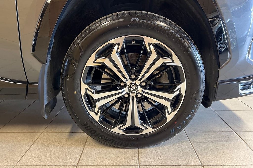 Vehicle Image 17