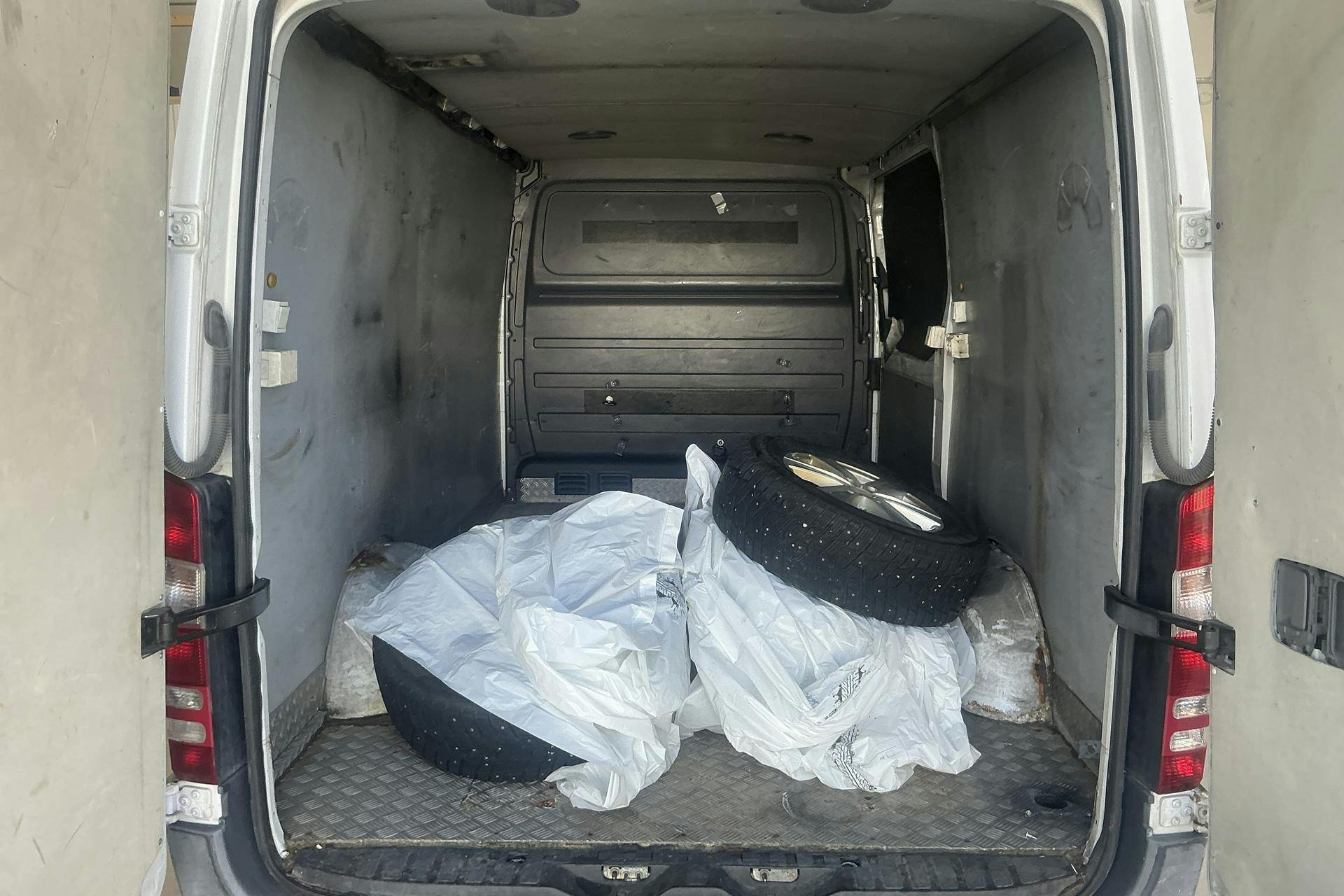Vehicle Image 9