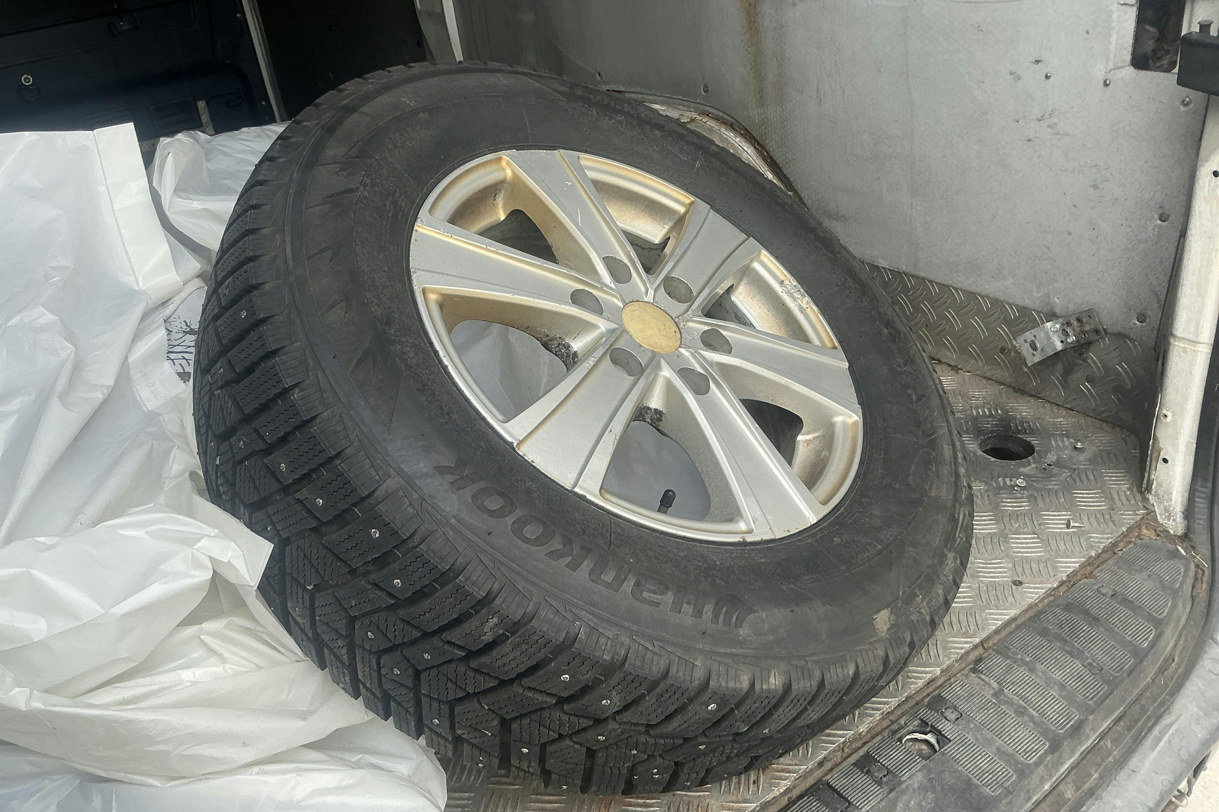 Vehicle Image 12