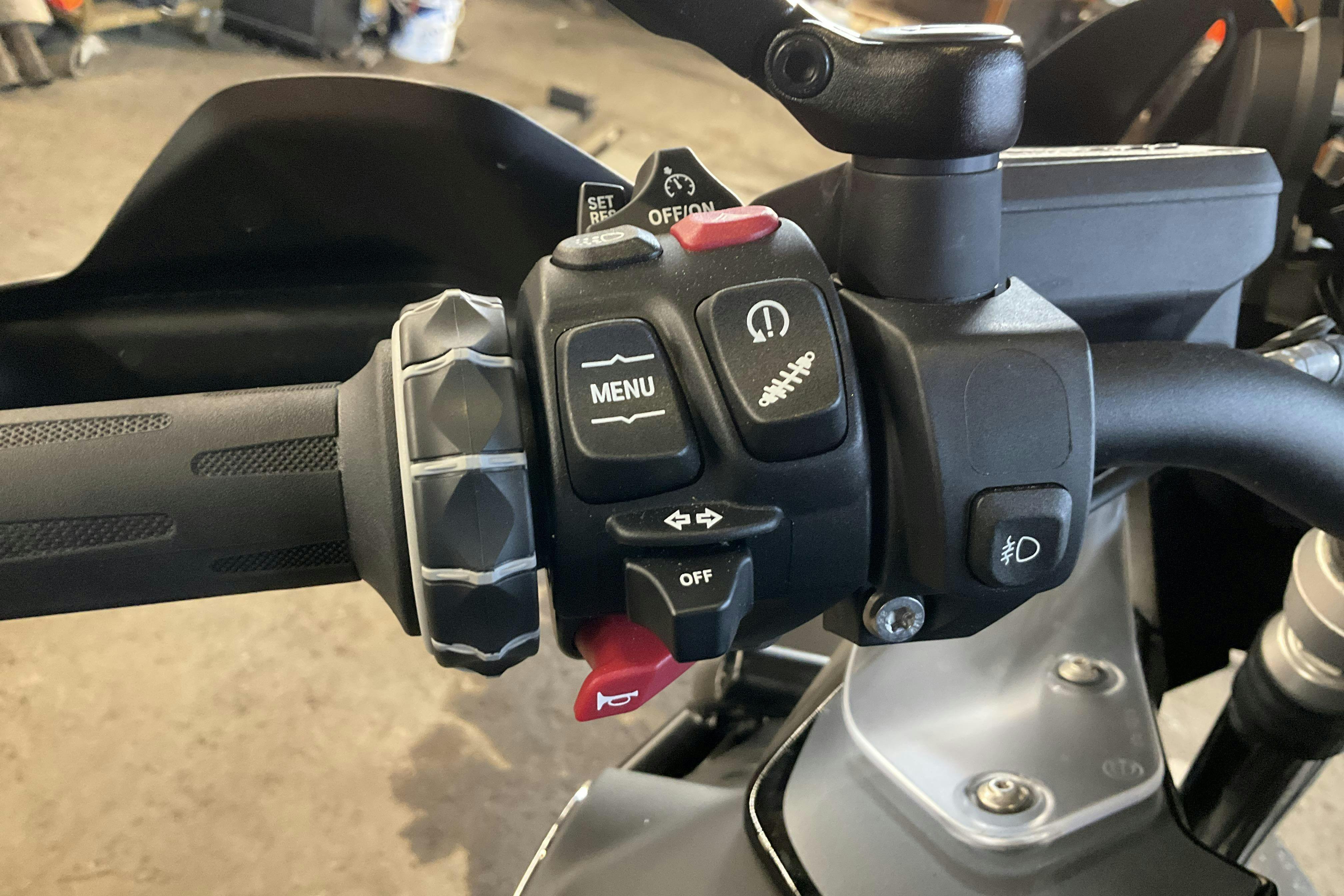 Vehicle Image 6