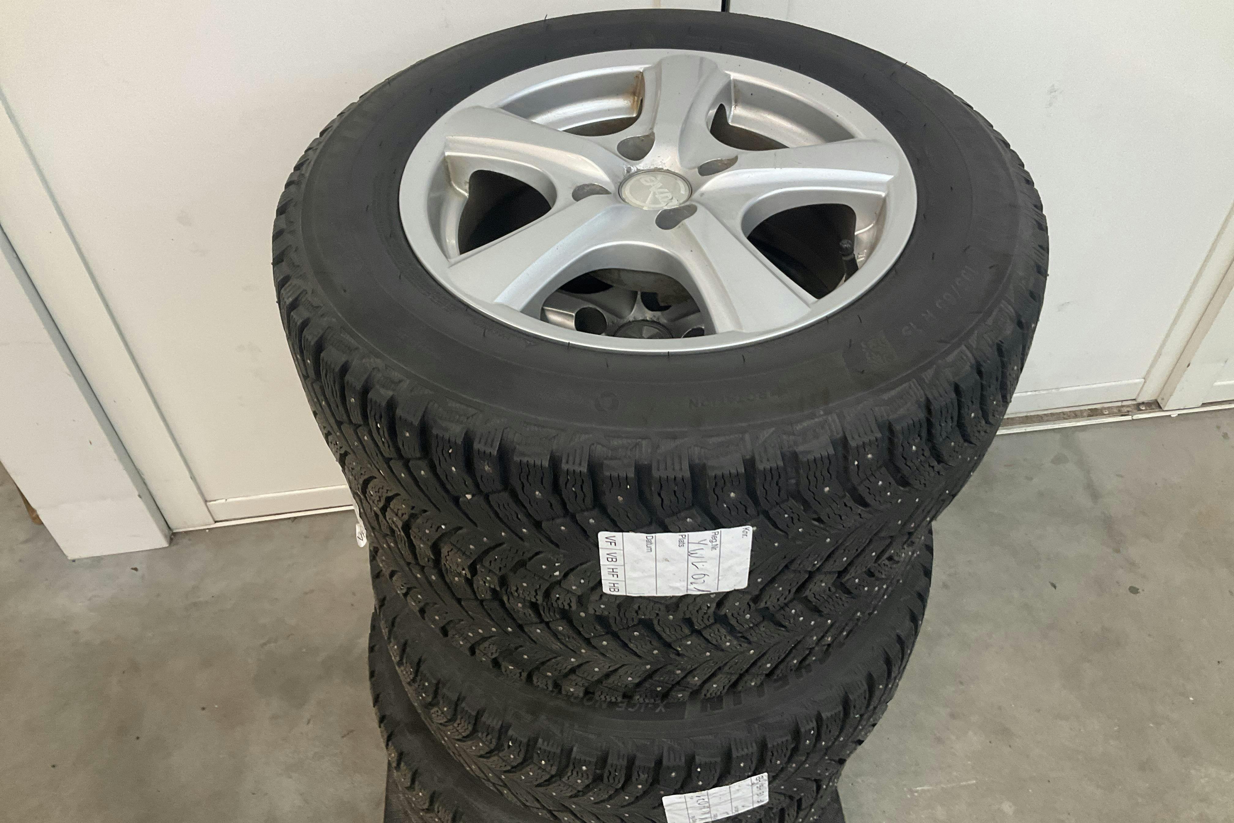 Vehicle Image 12
