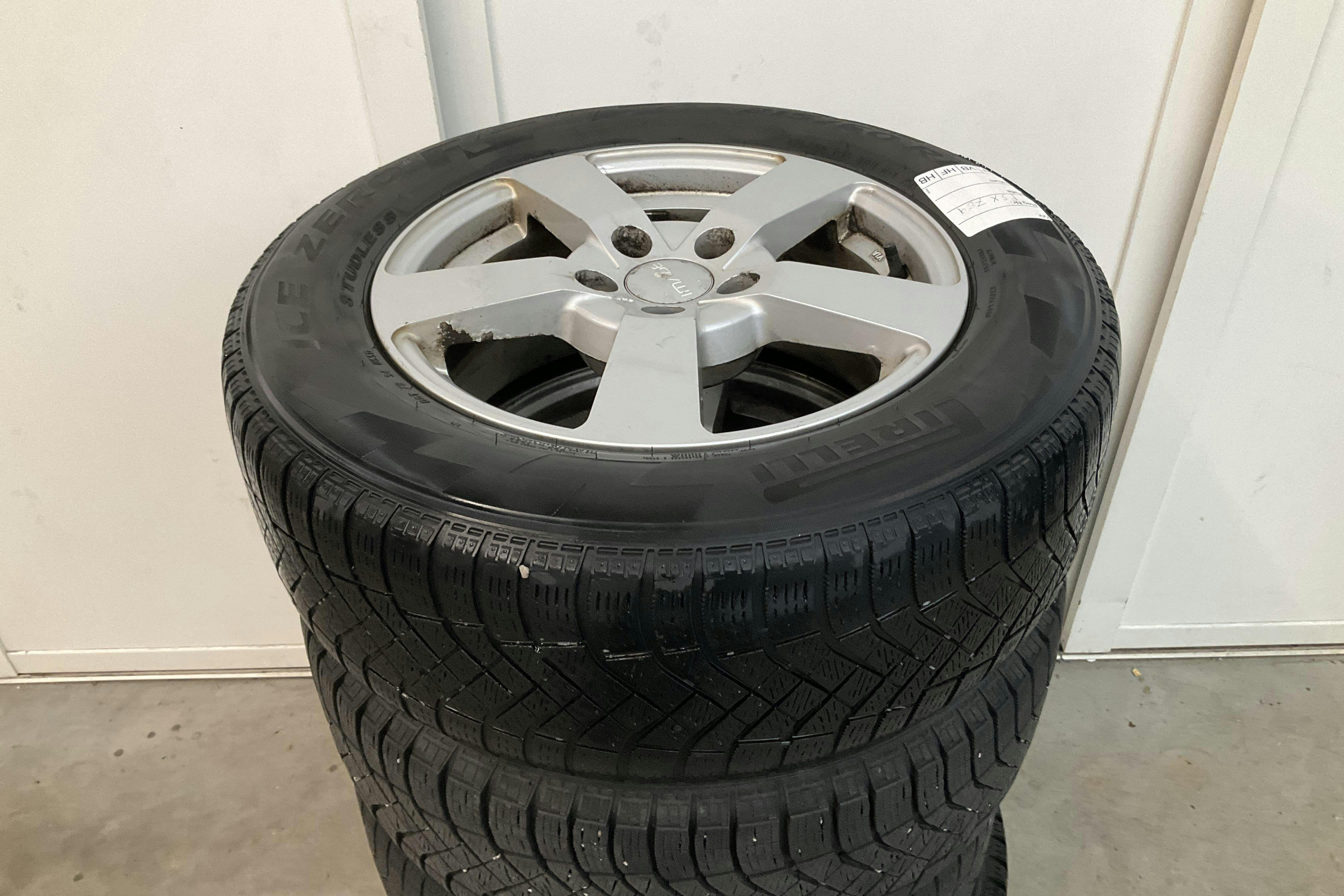 Vehicle Image 13