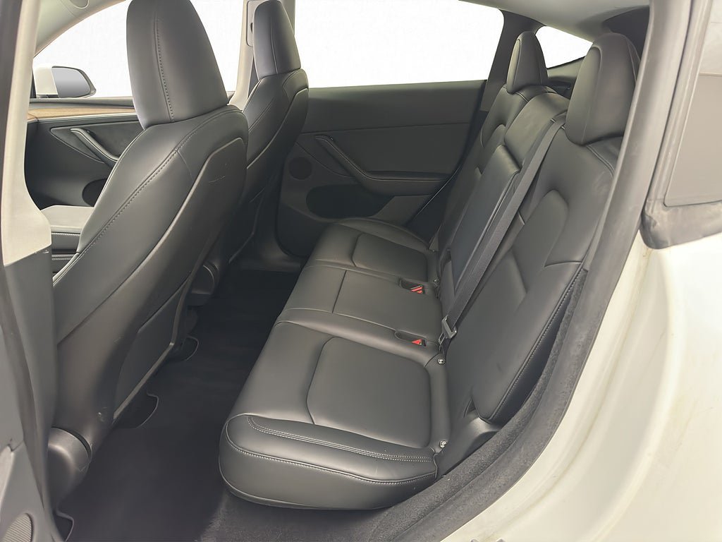 Vehicle Image 28