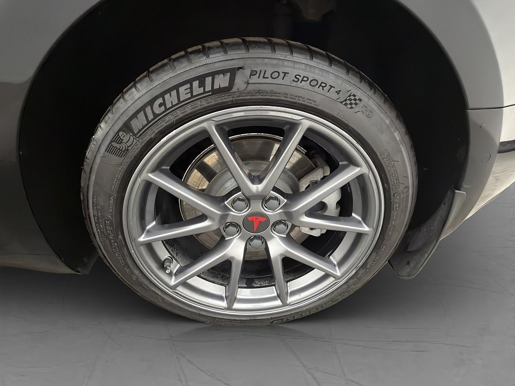 Vehicle Image 32