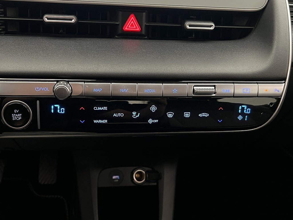 Vehicle Image 25