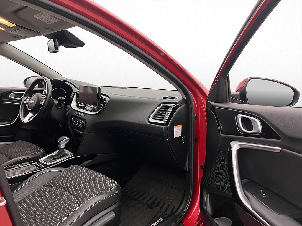 Vehicle Image 25