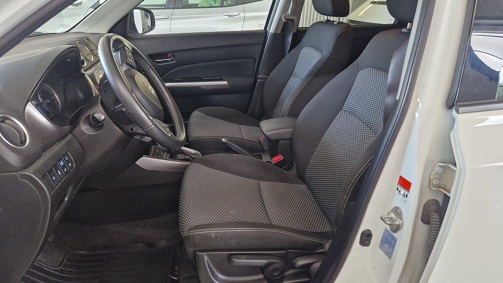 Vehicle Image 9