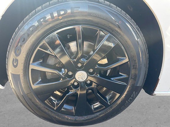 Vehicle Image 8