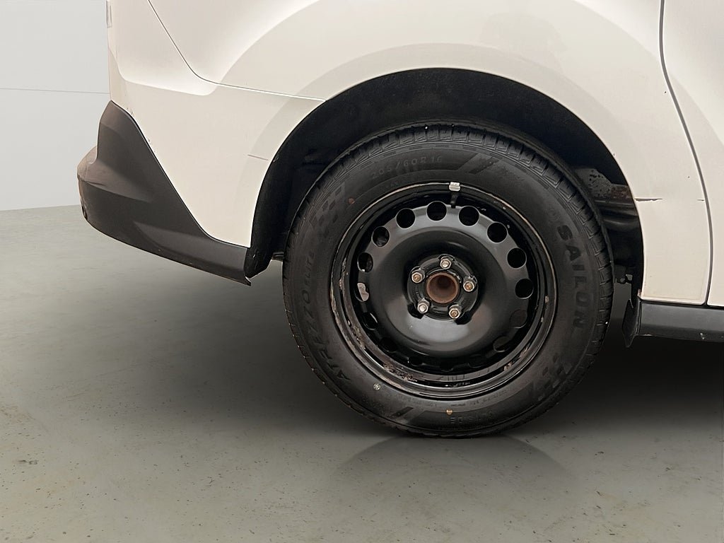 Vehicle Image 32