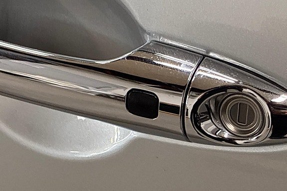 Vehicle Image 25