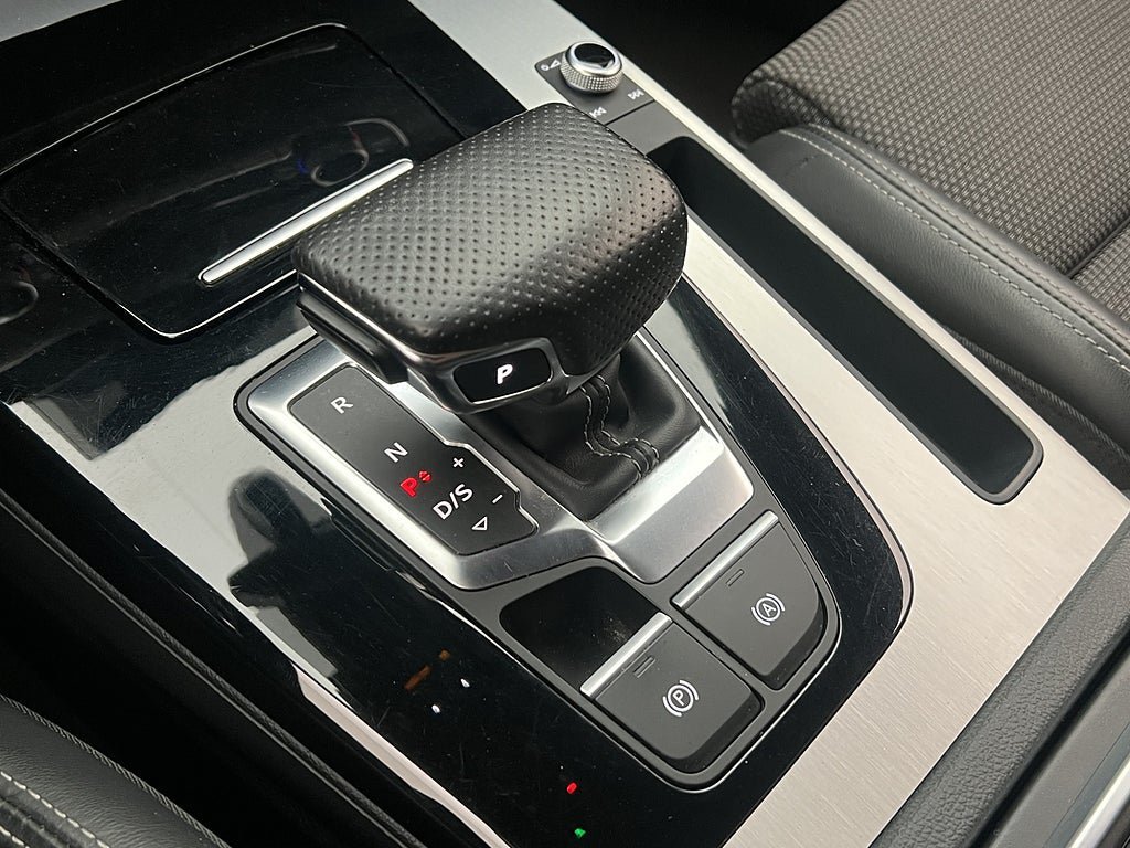 Vehicle Image 25