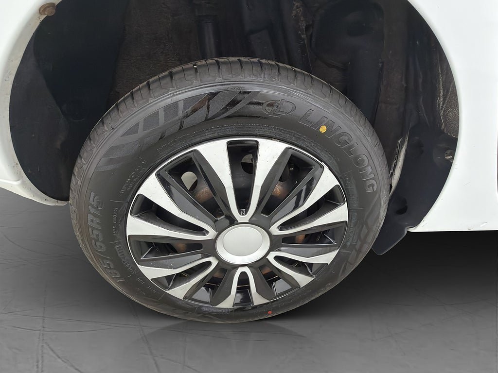 Vehicle Image 25