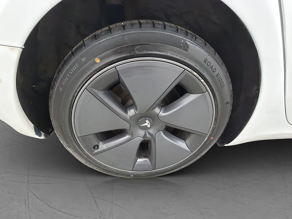 Vehicle Image 32