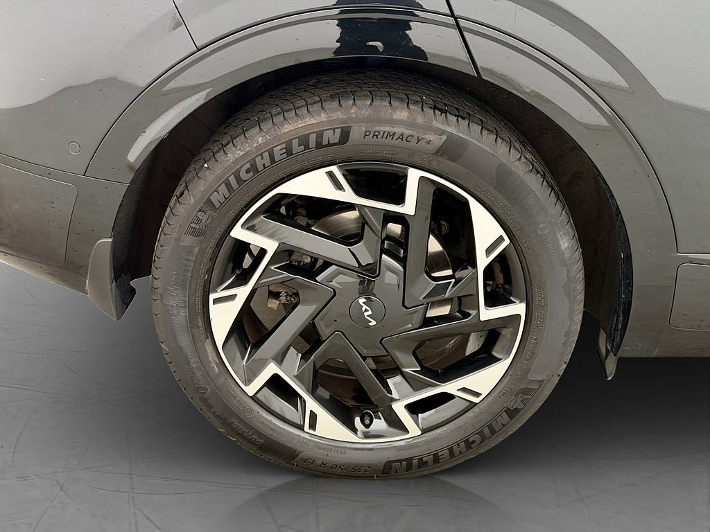Vehicle Image 35
