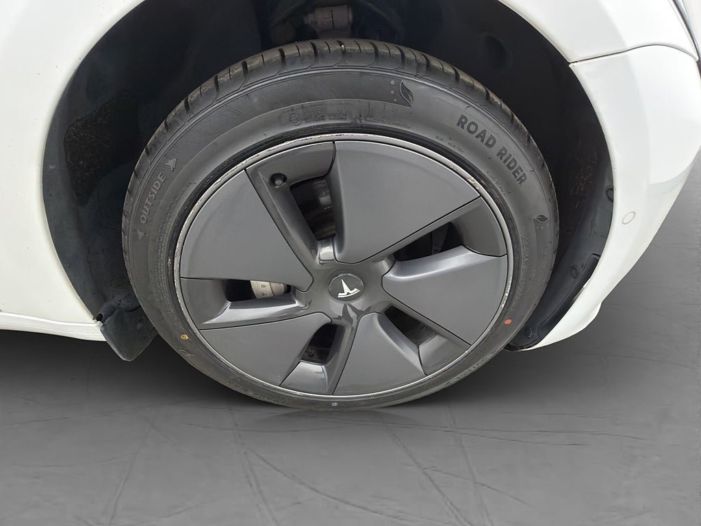 Vehicle Image 33