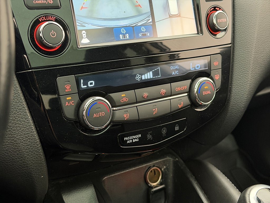 Vehicle Image 25