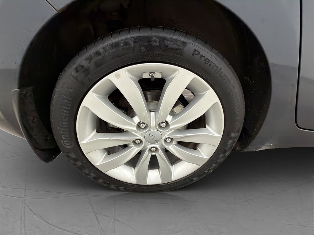 Vehicle Image 30