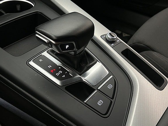 Vehicle Image 21