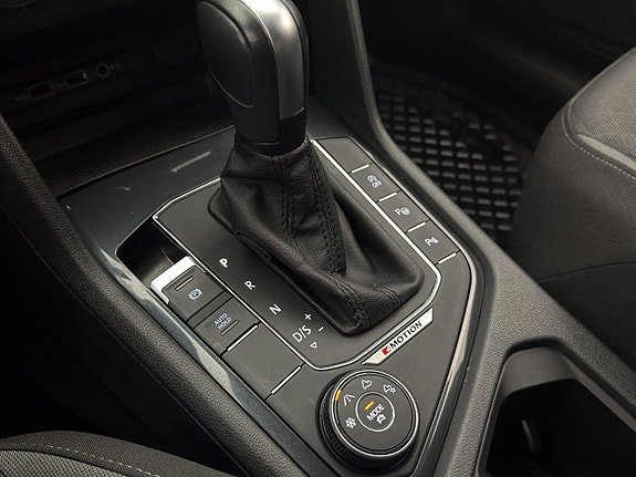 Vehicle Image 24