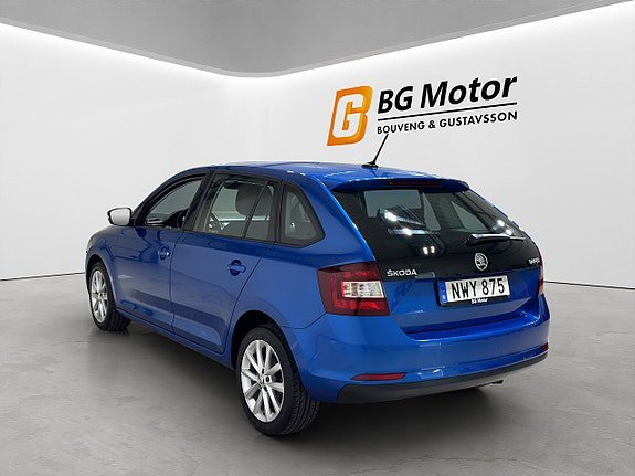 Vehicle Image 6