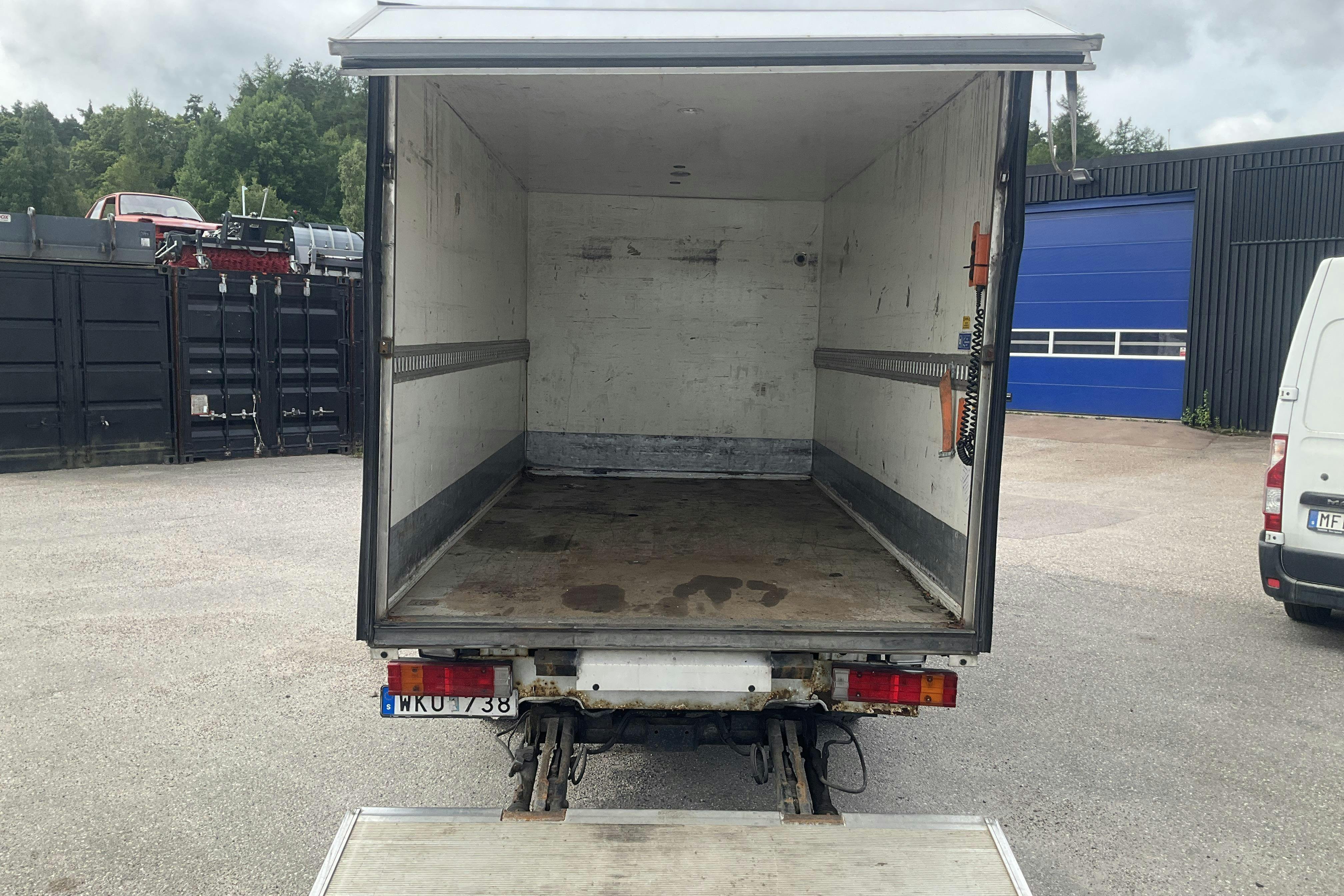 Vehicle Image 9
