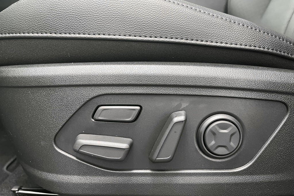 Vehicle Image 24