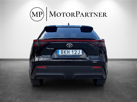 Vehicle Image 6