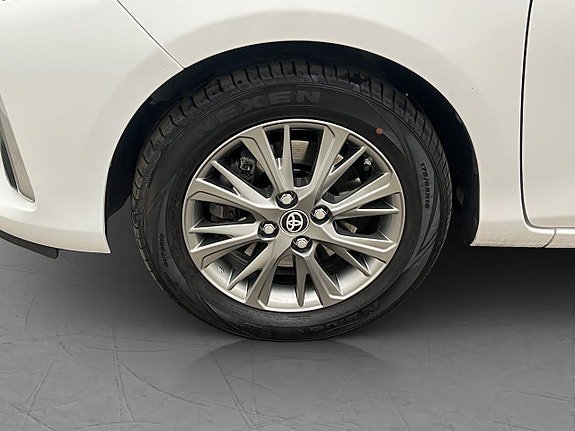 Vehicle Image 25