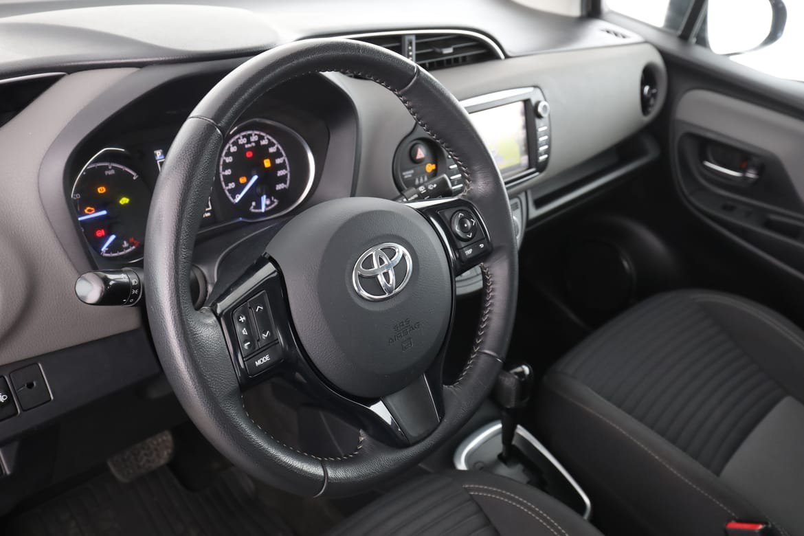 Vehicle Image 12
