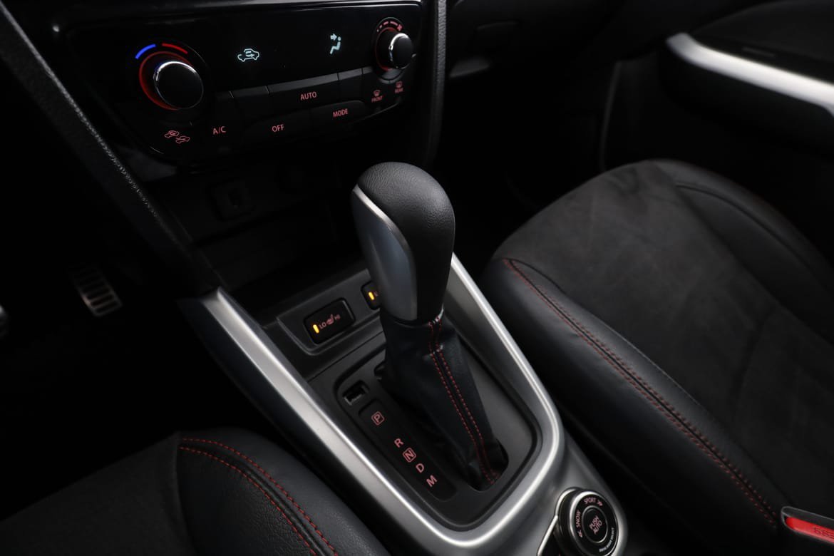 Vehicle Image 25