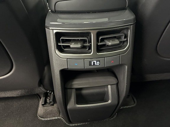 Vehicle Image 28
