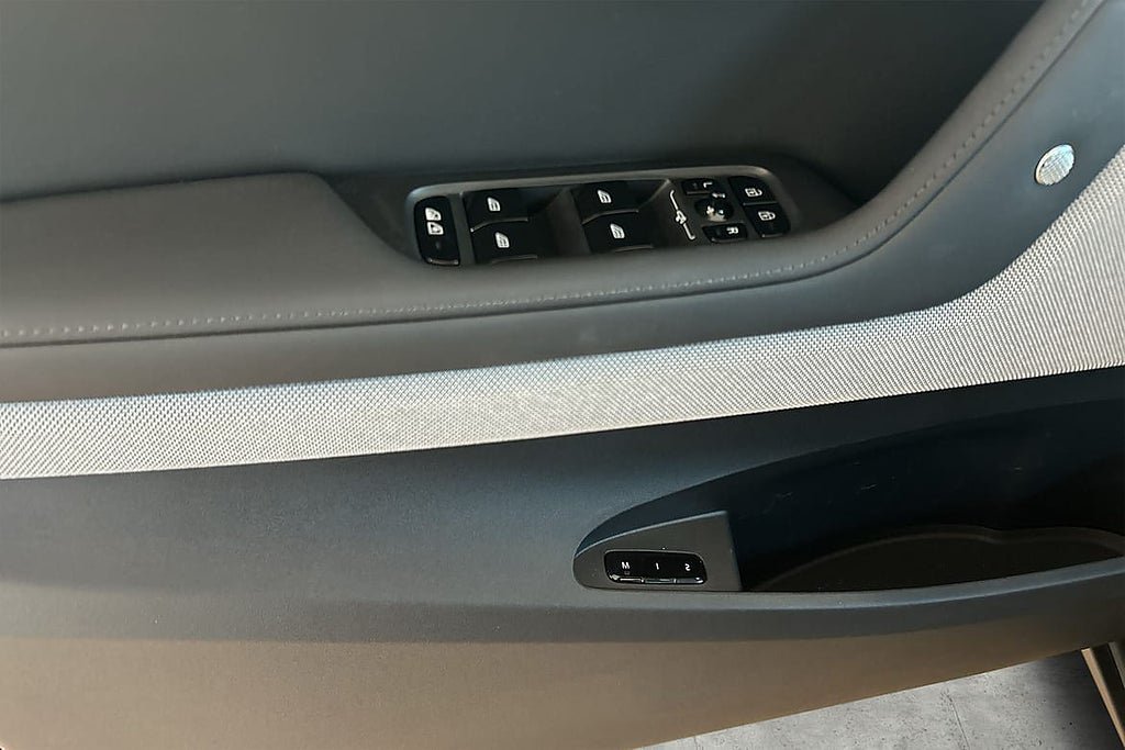 Vehicle Image 52