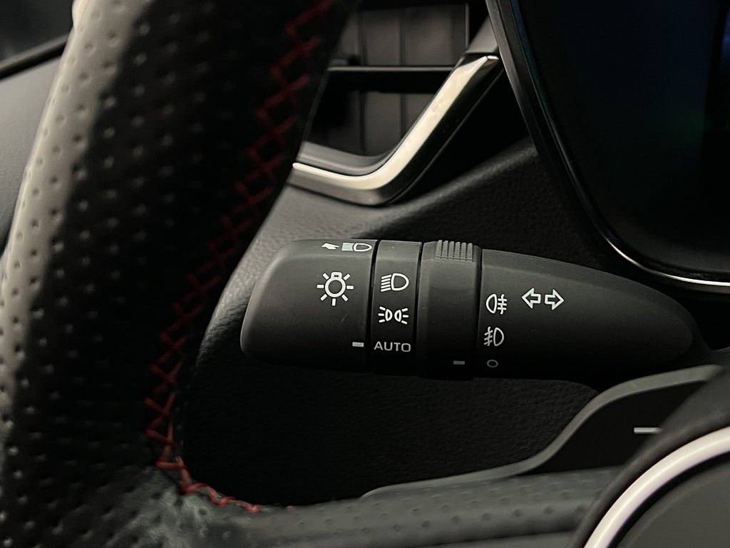 Vehicle Image 25