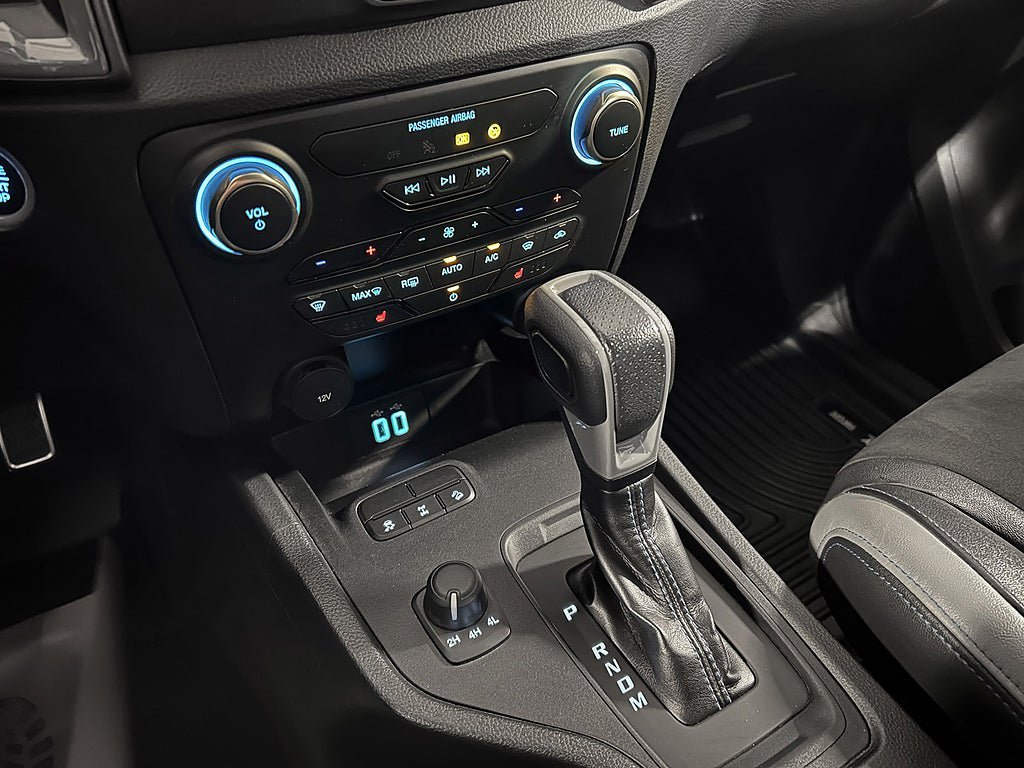 Vehicle Image 24