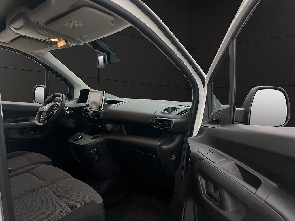 Vehicle Image 28