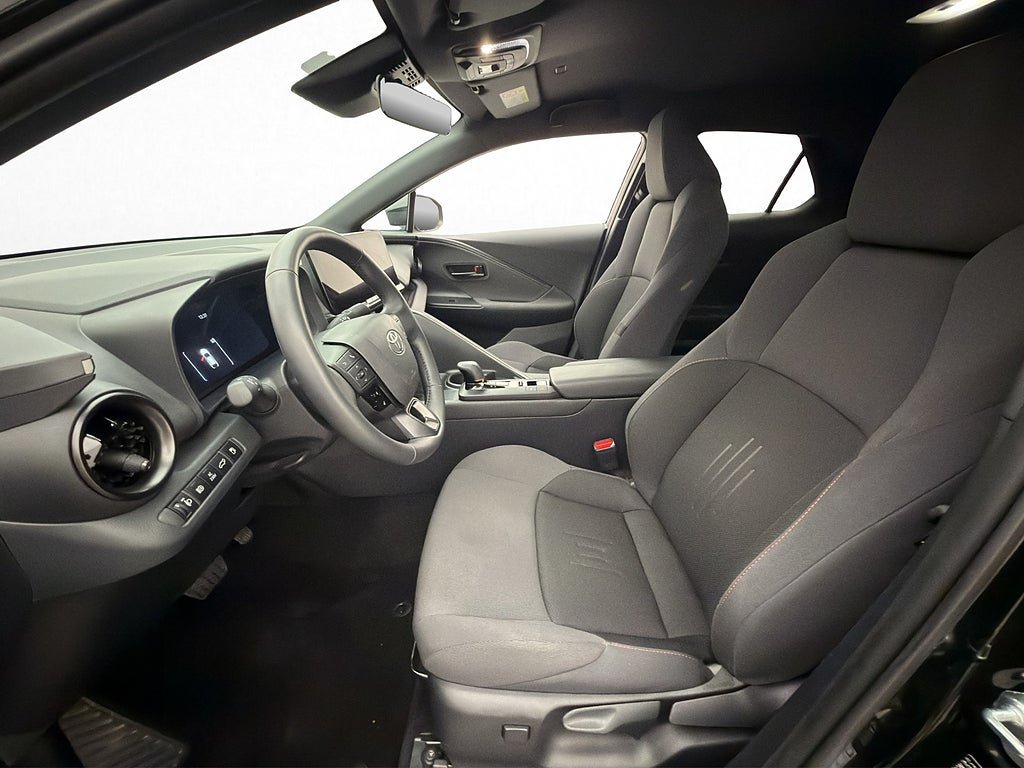 Vehicle Image 12