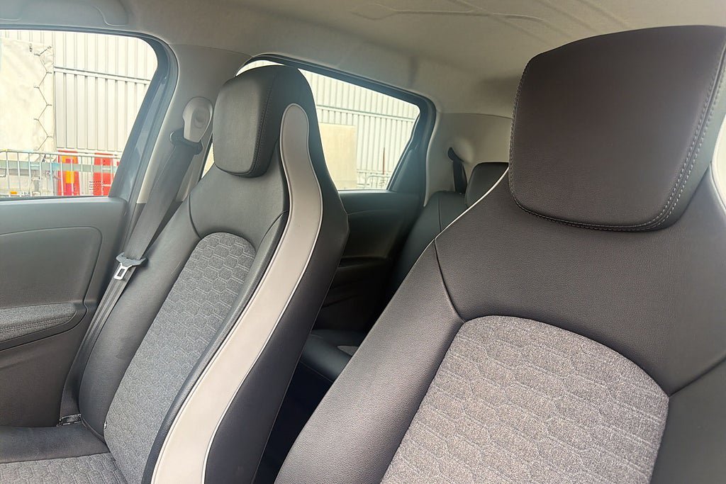 Vehicle Image 16