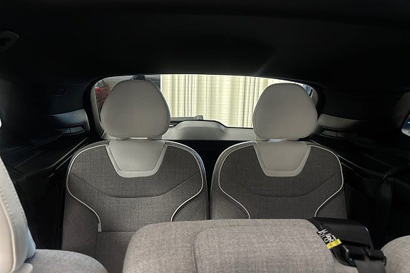 Vehicle Image 26