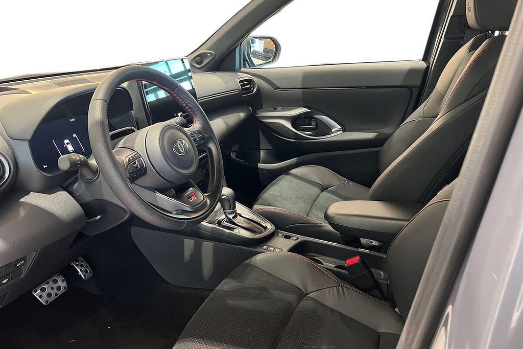 Vehicle Image 6