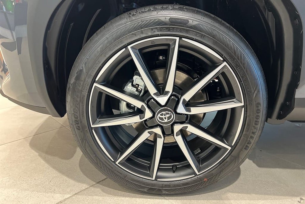 Vehicle Image 9