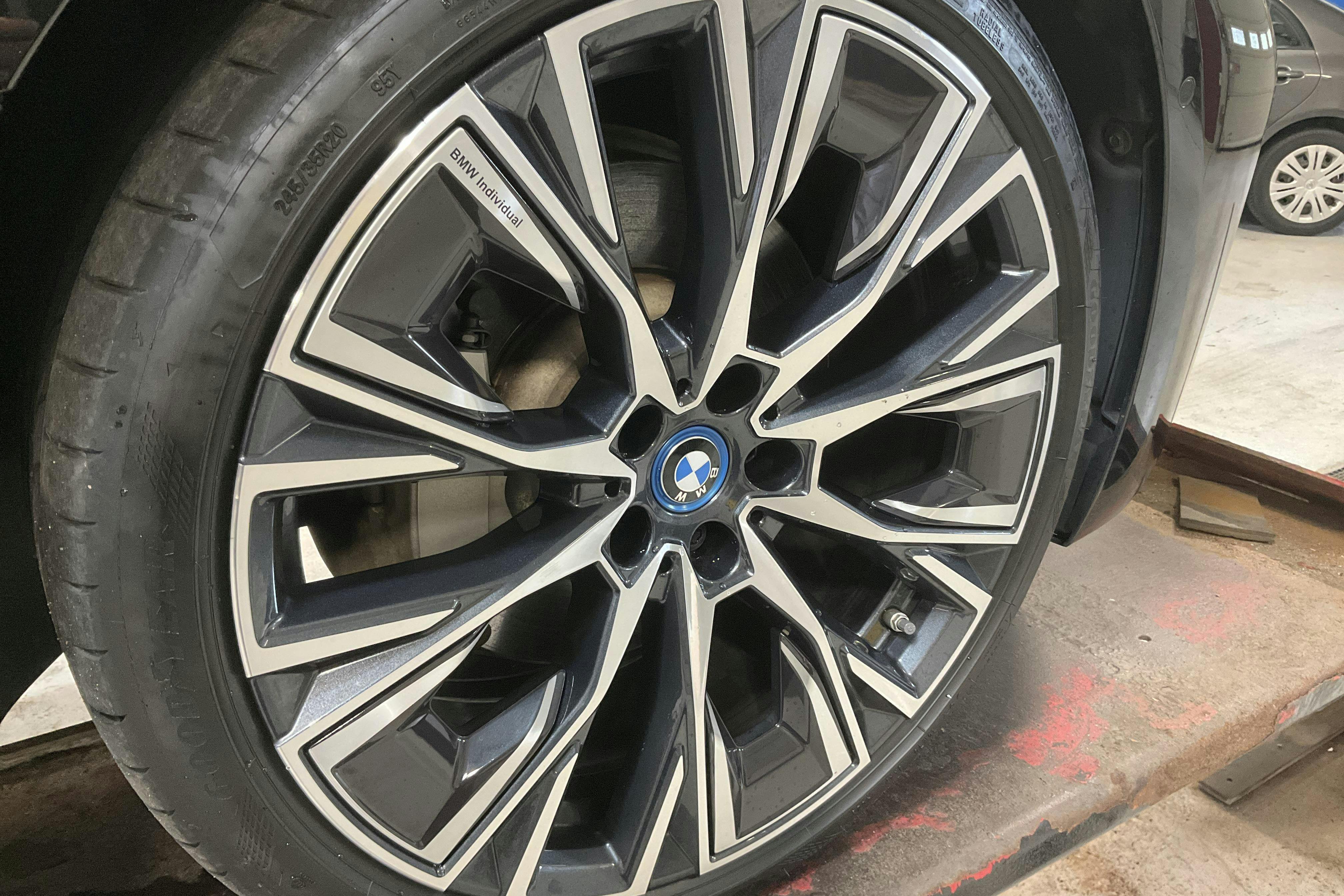 Vehicle Image 13