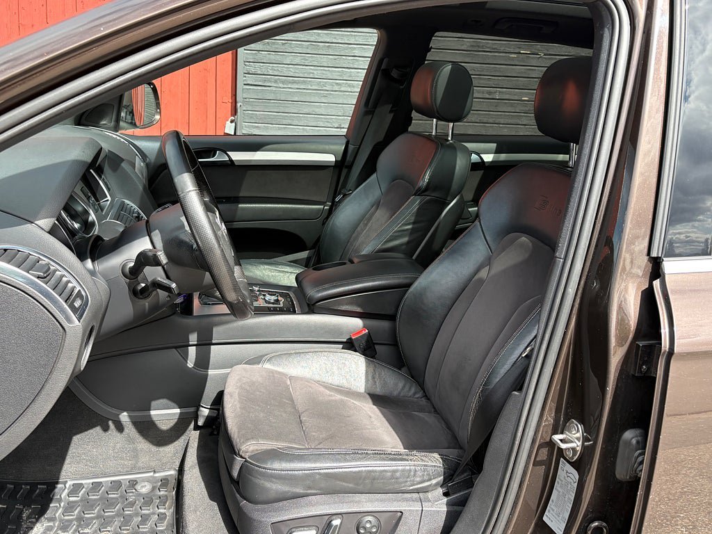 Vehicle Image 12