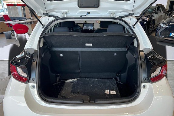 Vehicle Image 12