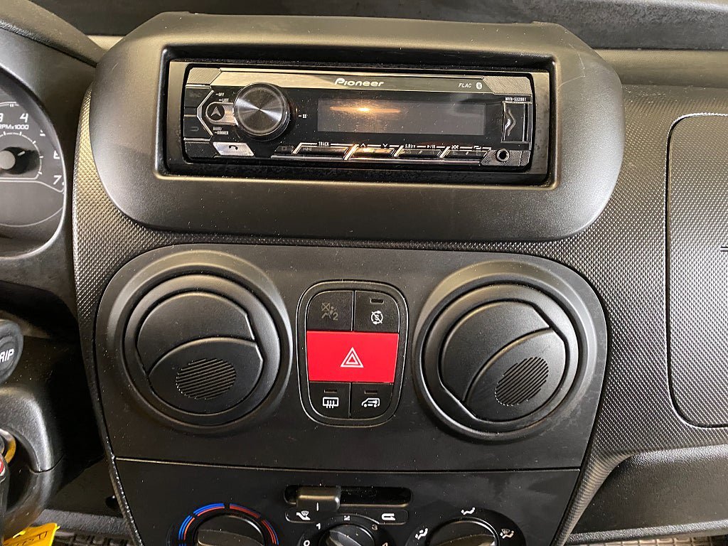 Vehicle Image 32