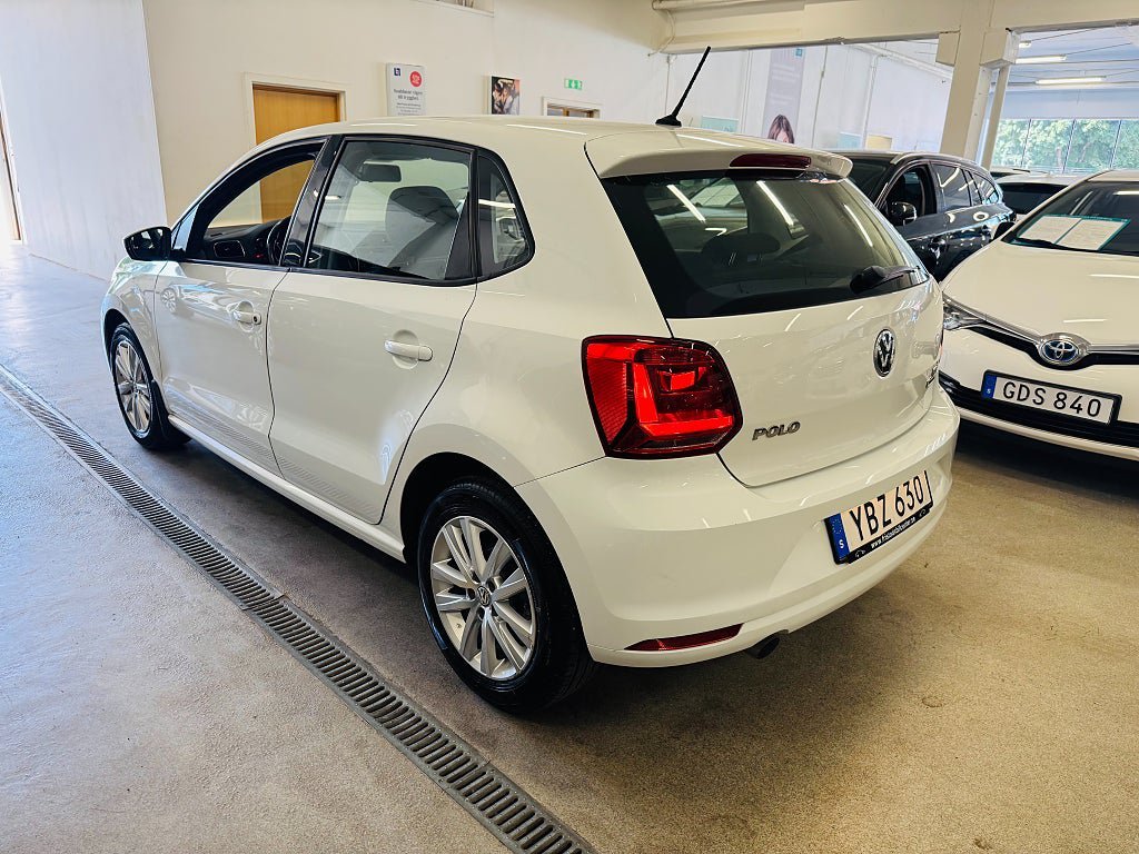 Vehicle Image 16