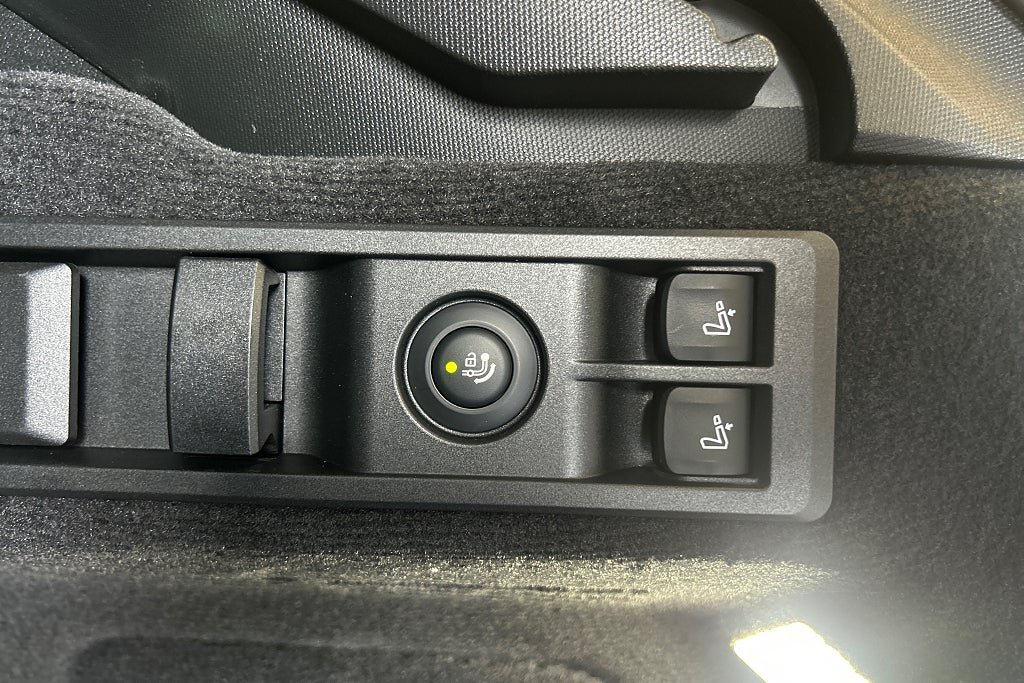 Vehicle Image 24