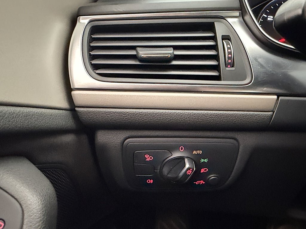 Vehicle Image 26