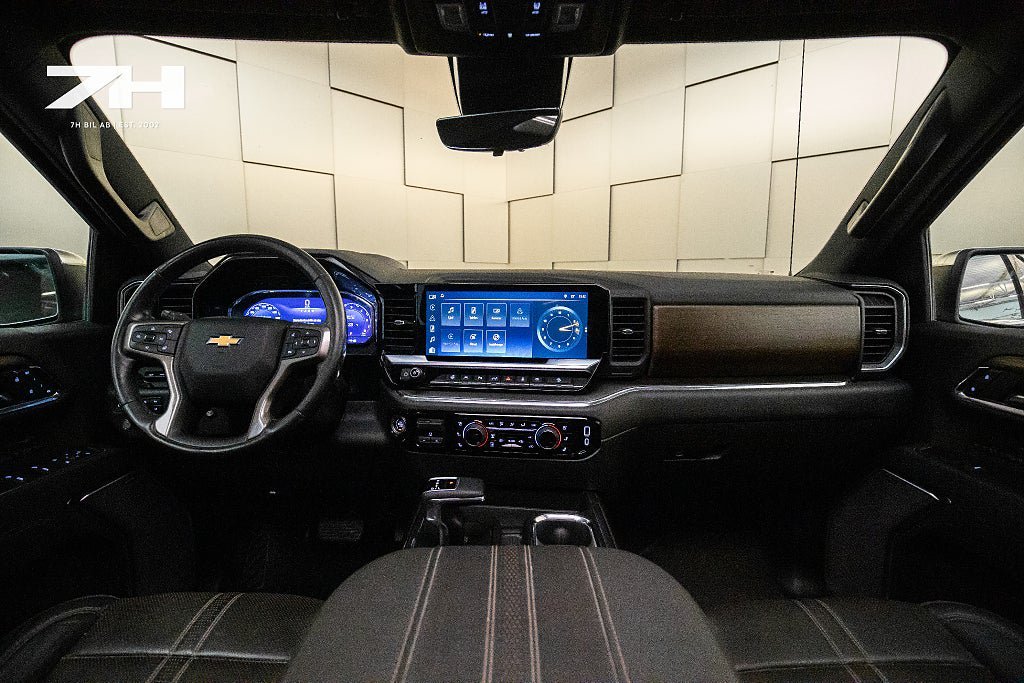 Vehicle Image 13