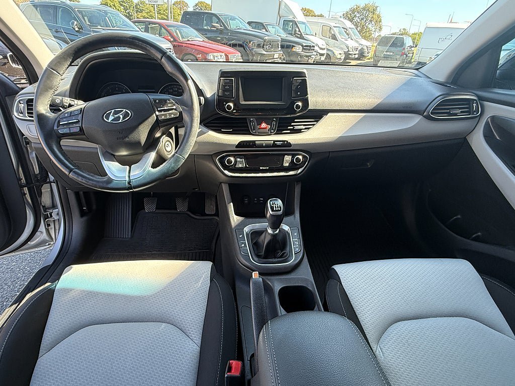 Vehicle Image 11