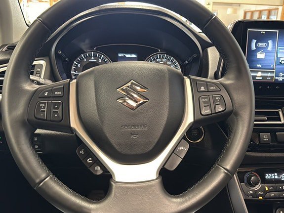 Vehicle Image 16